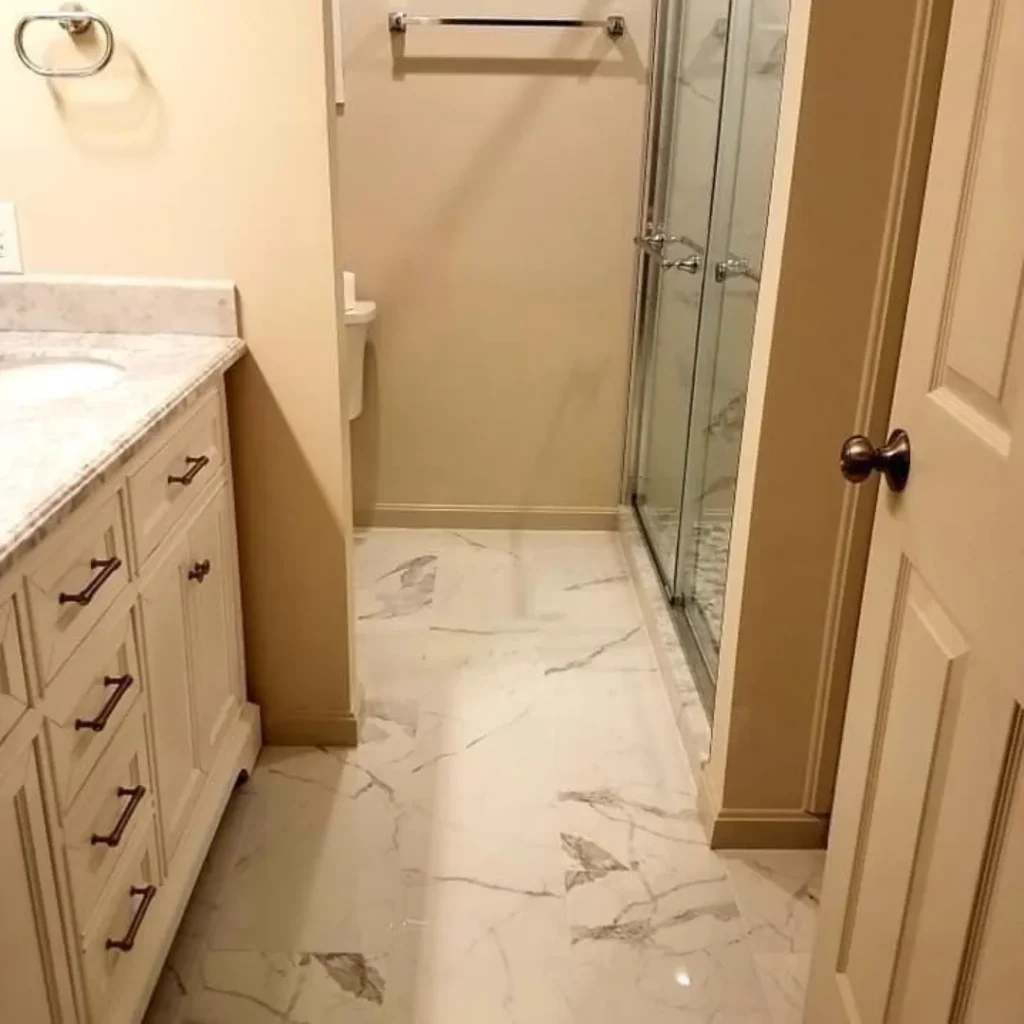 Infographic showing small bathroom remodeling ideas for Maryland homes and apartments.